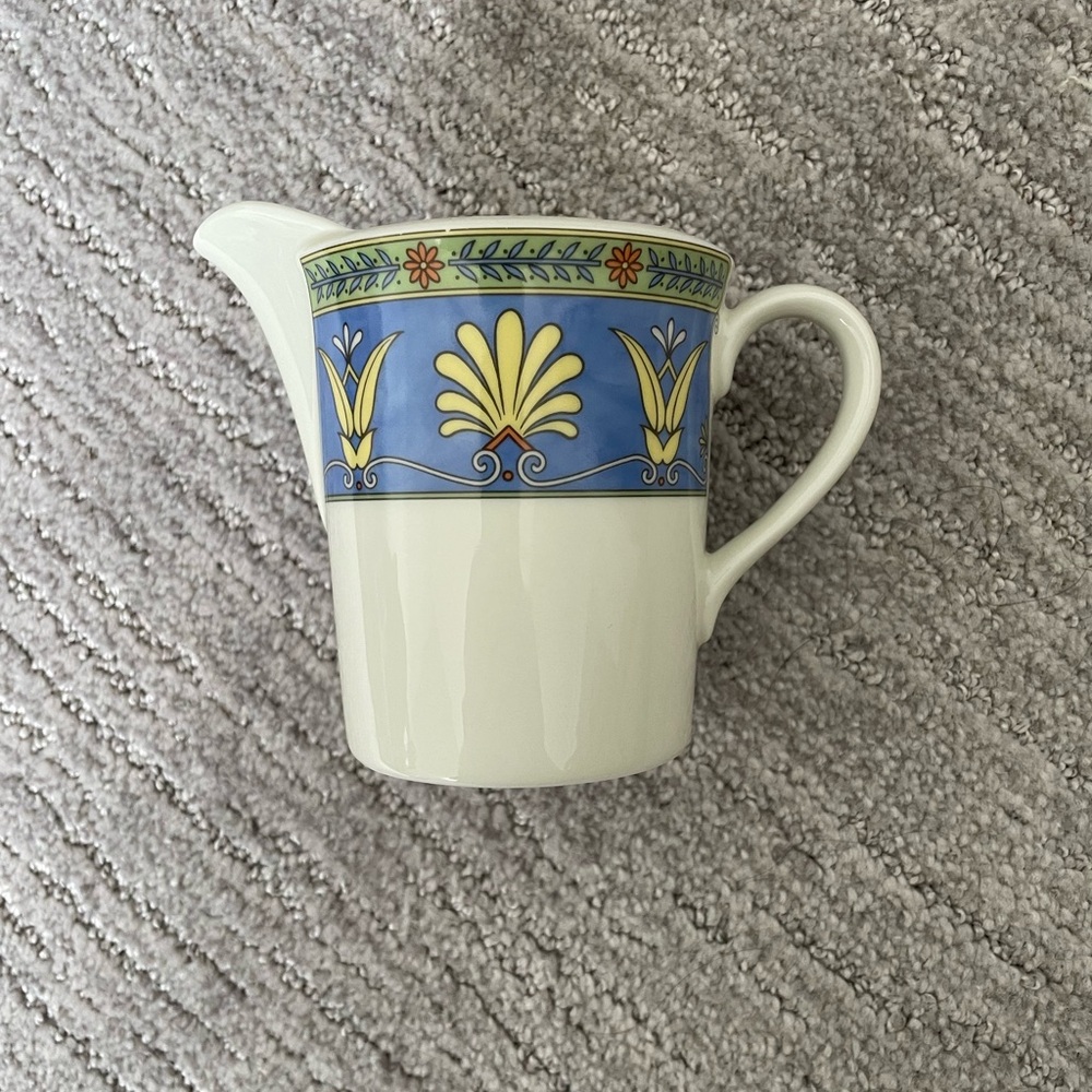 EUC Mikasa Fine China Creamer